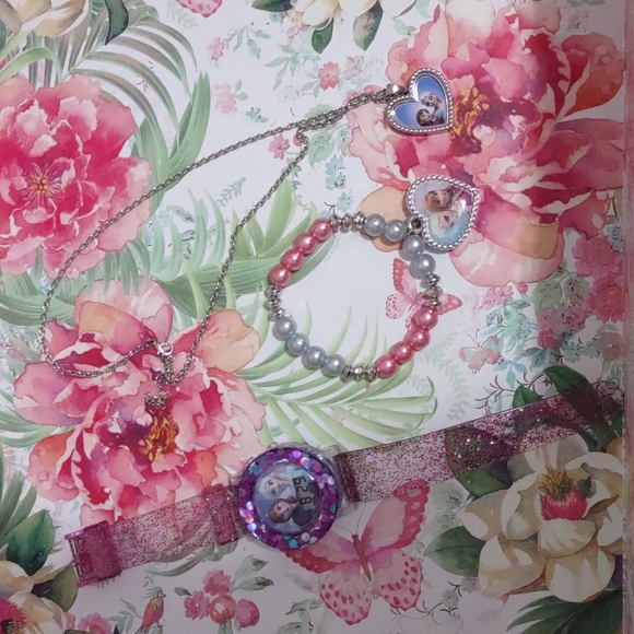 Disney Frozen light up watch with necklace and bracelet. - Picture 8 of 9